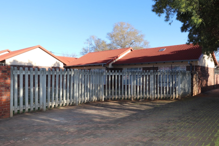 To Let 3 Bedroom Property for Rent in Meiringspark North West